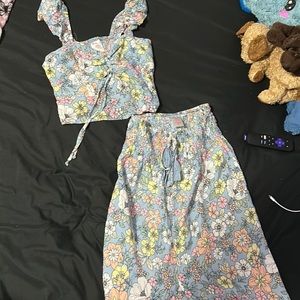 Blue floral matching set never worn, bought it to small